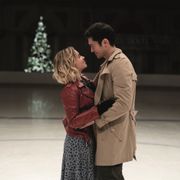 ロマンチック!スケートリンクで見つめ合う2人…『ラスト・クリスマス』場面カット