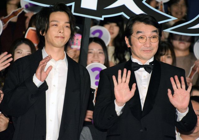 仲良くトークに花を咲かせた中村倫也&池田鉄洋