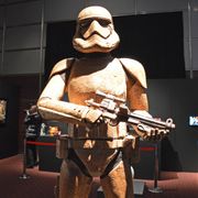 スター・ウォーズと日本文化の融合!「最後のスター・ウォーズ」展、明日スタート