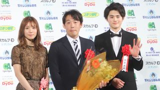 『蜜蜂と遠雷』報知映画賞作品賞&新人賞!鈴鹿央士が愛嬌たっぷりのスピーチ