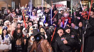 『スター・ウォーズ』完結編上映スタート！ファン集結で一斉カウントダウン！