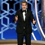 『ジョーカー』ホアキン・フェニックス、受賞スピーチで放送禁止用語を連発 - 第77回ゴールデン・グローブ賞