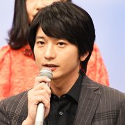 向井理、今年の目標「健康第一」に、昨年骨折の佐野史郎が反応