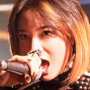 ホントに広瀬すず?デスメタ熱唱&ヘドバン映像