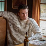クリス・エヴァンス、テンション高っ!『ナイブズ・アウト』撮影現場で超ノリノリ