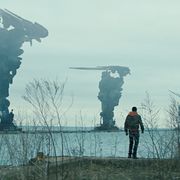 謎の巨大物体…『猿の惑星』監督の新作SF、4月に日本上陸