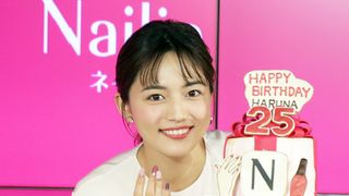 川口春奈、サプライズケーキに感激！25歳は「大人の階段という感じ」