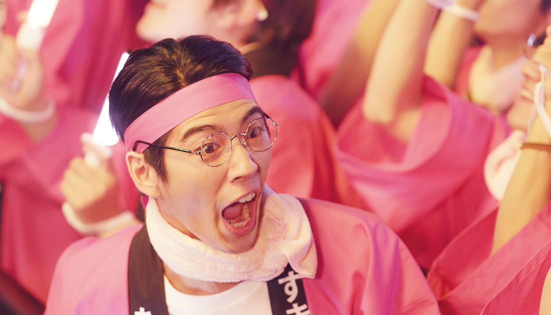 賀来賢人『ヲタクに恋は難しい』で全力“ヲタ芸” - シネマトゥデイ