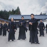 岡田准一主演『燃えよ剣』新ビジュアル公開 “人斬り以蔵”ら新キャスト13名も発表