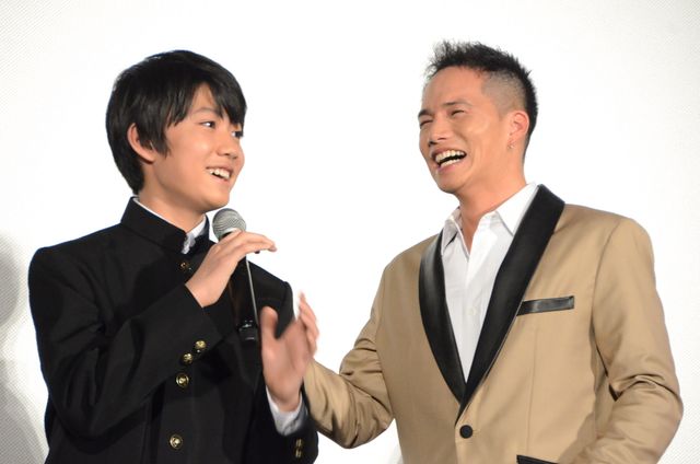 2人ともいい笑顔!佐藤大志と市原隼人