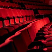 欅坂46、日向坂46のドキュメンタリー映画どちらも公開延期が決定
