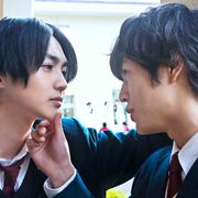 吉野北人と奥野壮、壁ドン&あごクイ!実写『私がモテてどうすんだ』場面カット