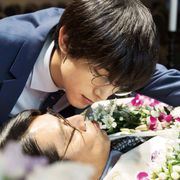 吉沢亮&堤真一、キス寸前?『一度死んでみた』場面写真