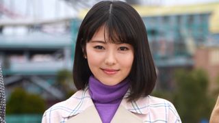 浜辺美波、Twitterのフォロワー数が100万人を突破！