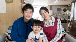土屋太鳳、田中圭と初の夫婦役 『ヒノマルソウル』親子3ショット公開