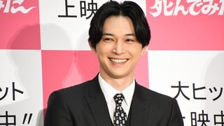 吉沢亮、撮影中に爆発音の“おなら”で赤面…共演者はスルー