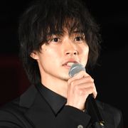 山崎賢人、ポン・ジュノ監督からの称賛に破顔!