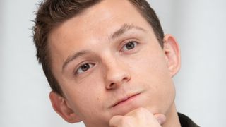 買い占めで卵が買えなかったトム・ホランド、ニワトリを買う