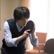 中村倫也が一人で卓球…『水曜日が消えた』新場面カット!