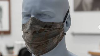 かっこいい!マーベル&DC映画のコスチュームスタジオ、マスク生産開始