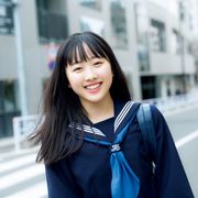 本田望結、中学卒業記念の写真集!制服・着物姿で見せる「今の自分」