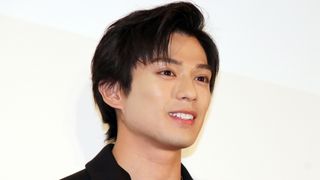 新田真剣佑が謝罪「沖縄県民の皆様にも…」