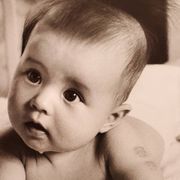 目クリクリ!ベッキーが幼少期ショットを公開