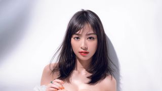 内田理央、つやつや美脚を大胆披露!