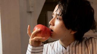 板垣李光人の無防備な素顔…市原隼人撮影の写真集カットが公開！