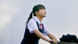 清原果耶、大粒の涙…初主演映画『宇宙でいちばんあかるい屋根』新映像