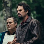 マーク・ラファロ、9キロ減量&18キロ増量で一人二役!HBOドラマ配信&放送決定