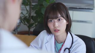 乃木坂46・山下美月、医師役でキュートな白衣姿!