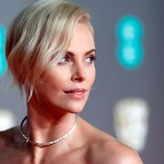 シャーリーズ・セロン、私に恋人や夫がいないからってグダグダ言うな