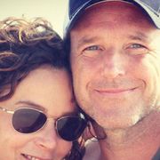 『アベンジャーズ』コールソン俳優、結婚19年で離婚
