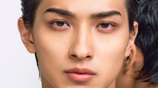 横浜流星のメイク姿が美しいと話題！「NARS」使用コスメが半日で予約分完売