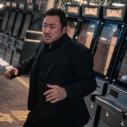 血まみれ、失神…マ・ドンソクのビンタの威力がヤバイ!本編映像