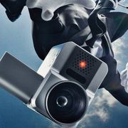 カメラ男が初アクション!「NO MORE映画泥棒」新CMで場外チェイス