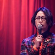 亀梨和也、眼鏡姿で怪談トーク…『事故物件 恐い間取り』新カット!