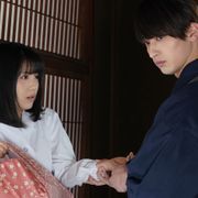 浜辺美波×横浜流星「私たちはどうかしている」第1話、七桜と椿の再会シーン写真!