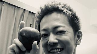 佐藤健、短髪姿でスマイル全開!千鳥ノブが公開