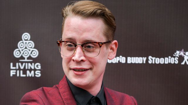マコーレー・カルキン直筆サイン入り超特大写真…リッチー・リッチ Amazon.co.jp: マコーレーカルキン直筆サイン入り超特大写真