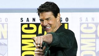 トム・クルーズ、映画館に帰還!ノーラン新作『TENET テネット』上映に駆けつける