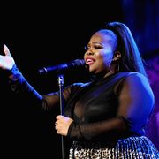 「Glee」メルセデス女優、ナヤ・リヴェラさん追悼パフォーマンス