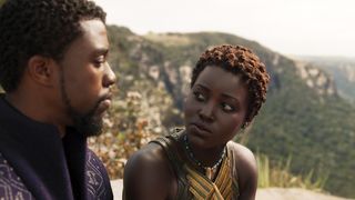 『ブラックパンサー』ナキア女優、チャドウィック・ボーズマンさんをしのぶ
