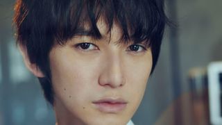 本郷奏多、大人の魅力全開!30歳の誕生日にカレンダーが発売