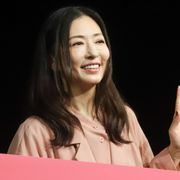松雪泰子、待望の主演映画公開 原作・シソンヌじろうの言葉「美しい」