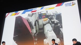 動く実物大ガンダム、足の裏までこだわり