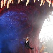 淡路島・全長120mゴジラにたむけん突入!「ゴジラ迎撃作戦」完成