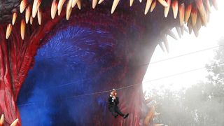 淡路島・全長120mゴジラにたむけん突入!「ゴジラ迎撃作戦」完成