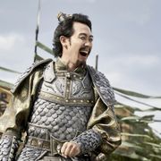 大泉洋“劉備玄徳”が豪快に笑う!『新解釈・三國志』場面カット